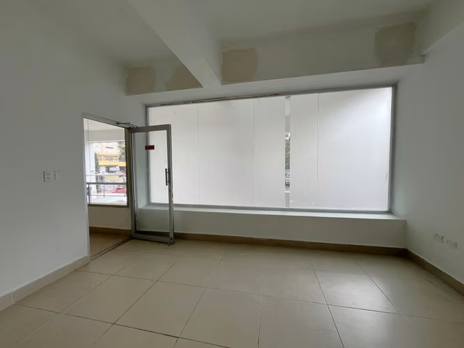 Local Comercial Alquiler NACO de 44m2 – Primer Nivel - Imagen 6