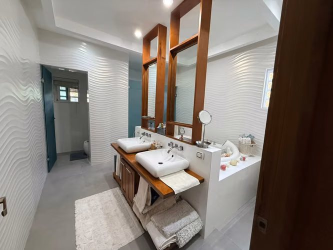 Majestuosa Casa en Santo Domingo Este  - Imagen 12