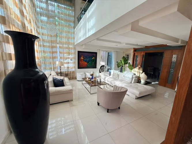 Majestuosa Casa en Santo Domingo Este  - Imagen 4