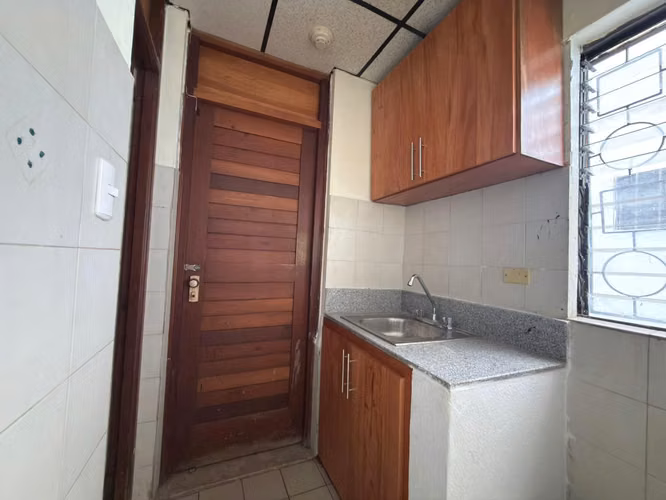 alquiler de LOCAL comercial para oficinas o cualquier tipo de negocio próximo a la Winston Churchill , segundo Nivel . - Imagen 4