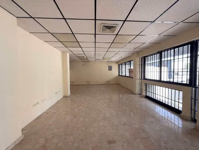 alquiler de LOCAL comercial para oficinas o cualquier tipo de negocio próximo a la Winston Churchill , segundo Nivel . - Imagen 8