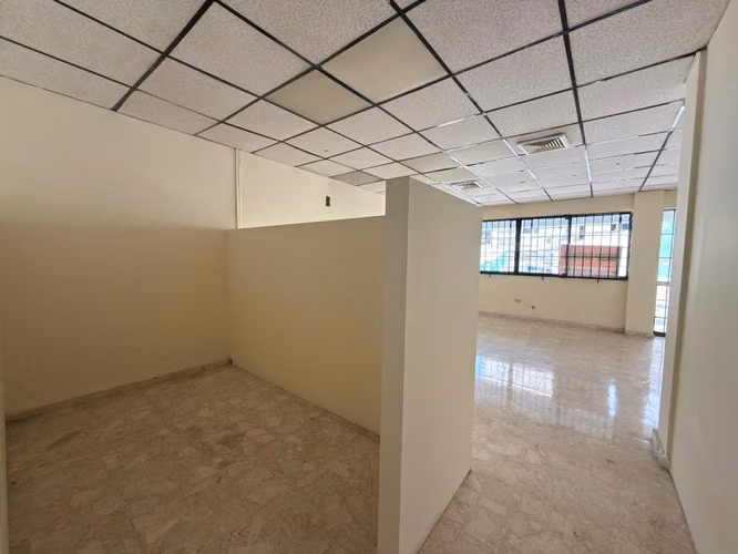 alquiler de LOCAL comercial para oficinas o cualquier tipo de negocio próximo a la Winston Churchill , segundo Nivel .