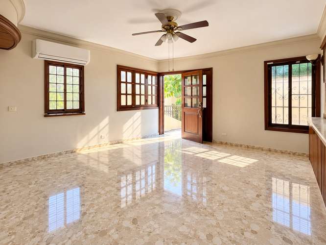 Se vende casa en las praderas de 3 habitaciones con piscina y jacuzzi en residencial cerrado - Imagen 3