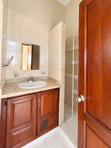 Se vende casa en las praderas de 3 habitaciones con piscina y jacuzzi en residencial cerrado - Imagen 13