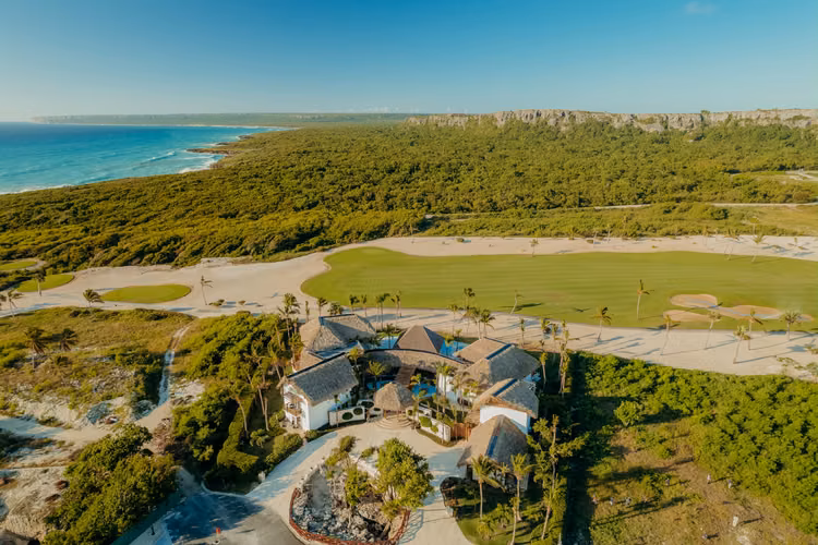 Villa de Lujo en Caletón, Cap Cana | 1,750 m² con Vista al Mar y al Golf
