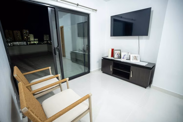 Alquiler de Penthouse Amueblado con vista al mar - Imagen 5