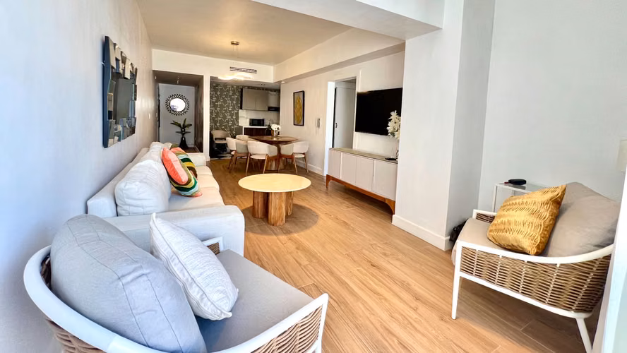 Apartamento de 2 habitaciones en venta con Jacuzzi y terraza privada en torre de lujo en Serralles