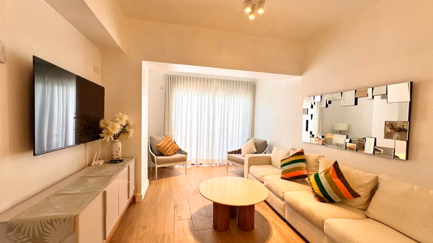 Apartamento de 2 habitaciones en venta con Jacuzzi y terraza privada en torre de lujo en Serralles
