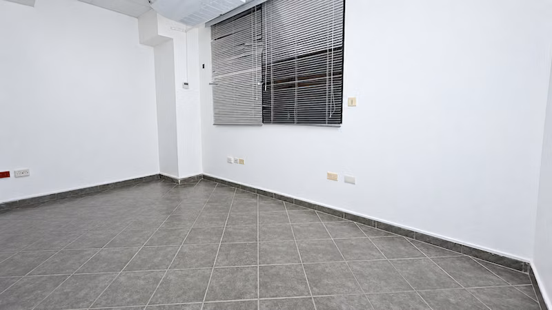 Alquiler local Oficina En Evaristo Morales listo para amueblar. 