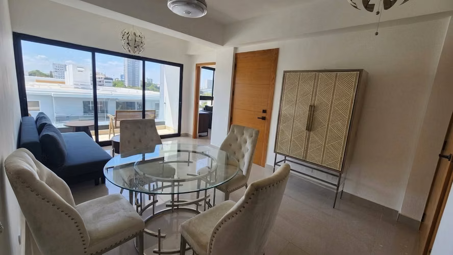 Amplio y Moderno Apartamento Amueblado en piso alto en Gazcue | 1-2 Habs | 2 Parqueos  - Imagen 2
