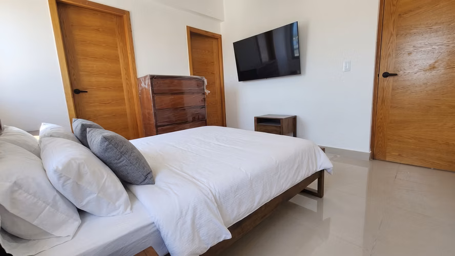 Amplio y Moderno Apartamento Amueblado en piso alto en Gazcue | 1-2 Habs | 2 Parqueos  - Imagen 12