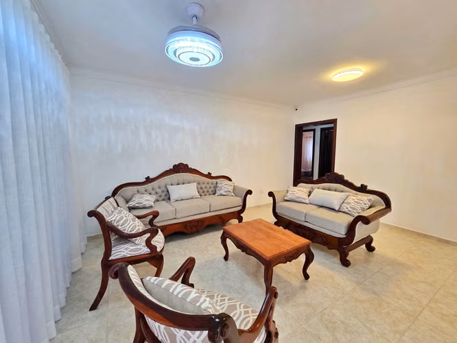 Casa en Alquiler Amueblado en Brisa Oriental Cerca de La Av Acologica