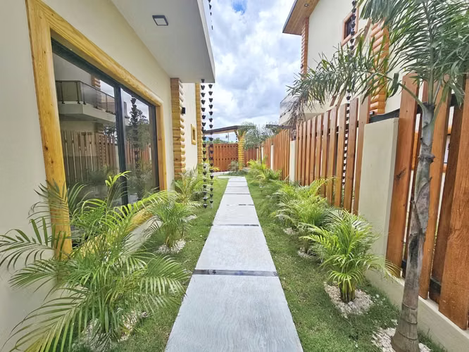 Villa nueva a estrenar en venta en jarabacoa cerca del pueblo a paso del rio camu