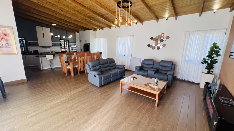 Villa en Venta en Jarabacoa Amueblada con vista a las montañas