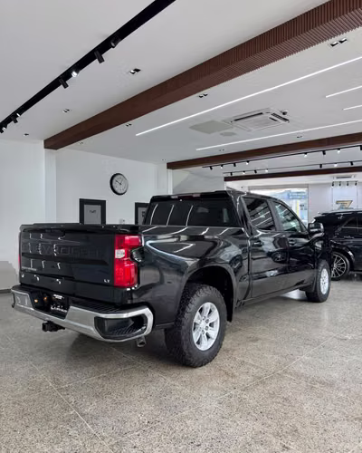 Chevrolet Silverado LT 2021 Negra 