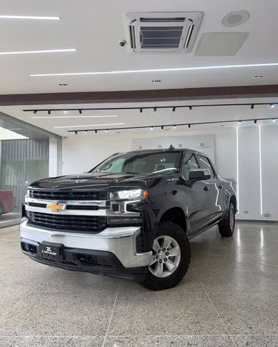 Chevrolet Silverado LT 2021 Negra 