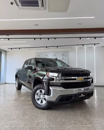 Chevrolet Silverado LT 2021 Negra 