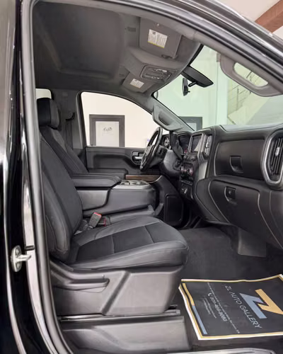 Chevrolet Silverado LT 2021 Negra 