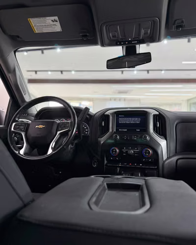 Chevrolet Silverado LT 2021 Negra 