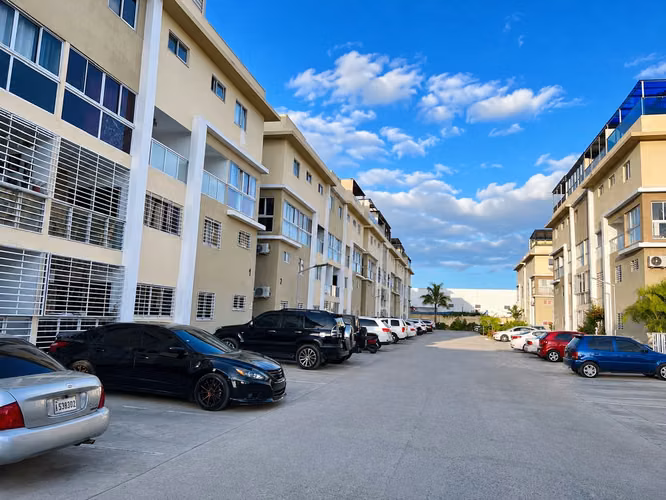 Apartamento de 3 niveles en venta, Jardines del Rey 