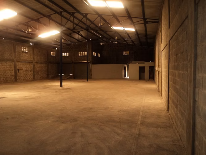 Alquilo Nave de 700 m2 Próximo a Autopista Duarte - Imagen 7
