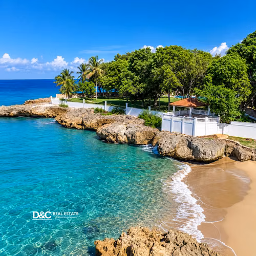 VILLA EN VENTA EN SOSUA  PLAYA CHIQUITA  Con acceso privado a la playa - Imagen 4