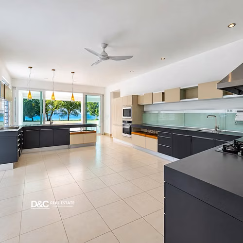 VILLA EN VENTA EN SOSUA  PLAYA CHIQUITA  Con acceso privado a la playa - Imagen 2