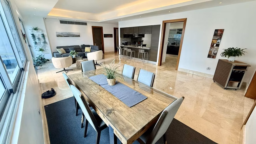 Lujoso Apartamento  en venta en Serrallés | 3 Hab + Family Room + Studio piso alto en serralles