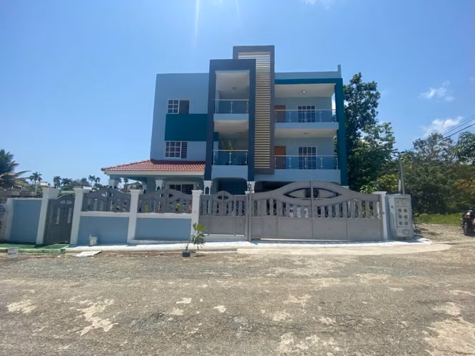1720- EDIFICIO EN EL DORAL, PTO. PTA. 