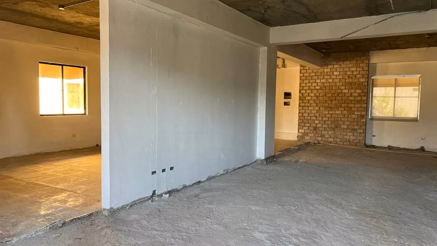 LOCAL | SEGUNDO PISO | PLAZA COMERCIAL | GAZCUE - Imagen 2
