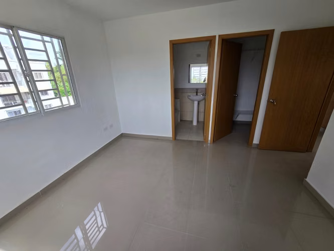Apartamento con Terraza Privada Jacobo Majluta  4to Piso   - Imagen 6
