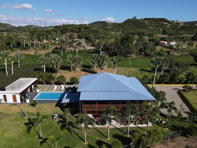 Villa tipo casa de campo en madera rodeada de naturaleza, a solo 30 minutos del Santiago Centro. - Imagen 14