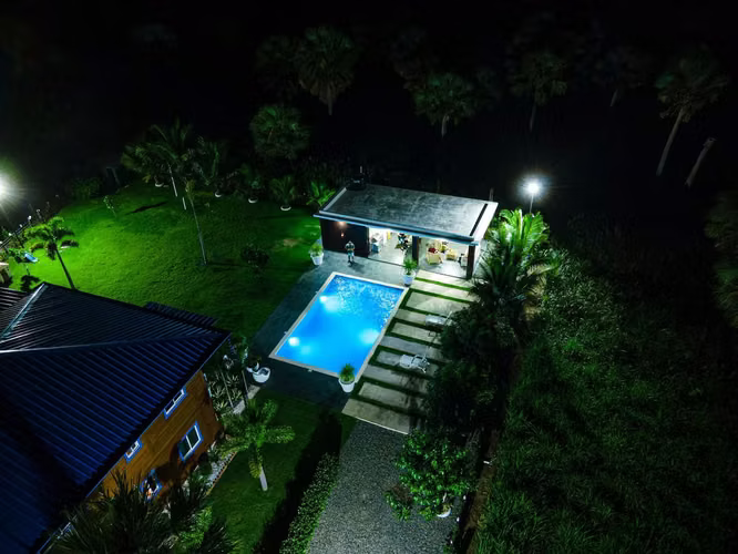 Villa tipo casa de campo en madera rodeada de naturaleza, a solo 30 minutos del Santiago Centro. - Imagen 4