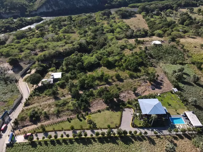 Villa tipo casa de campo en madera rodeada de naturaleza, a solo 30 minutos del Santiago Centro. - Imagen 16