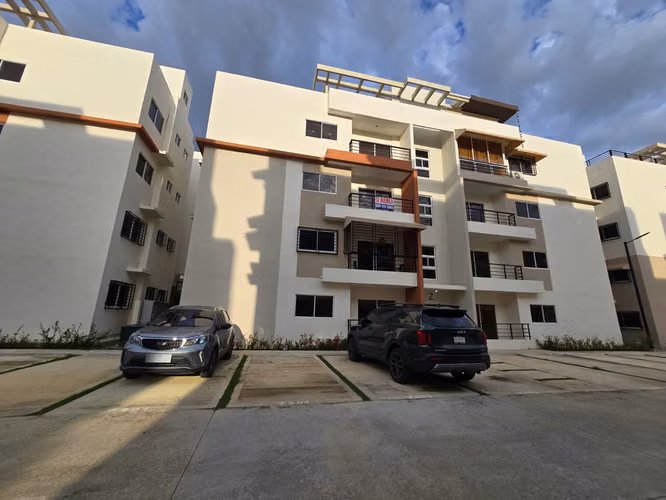 Apartamento en Jacobo Majluta 2do nivel, Terrazas del Arroyo  