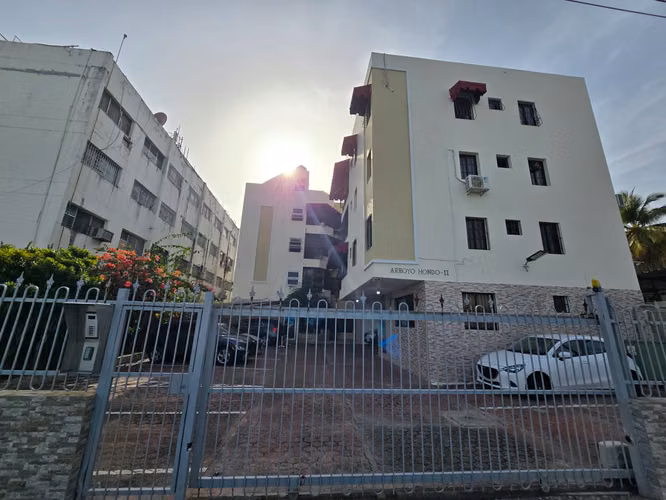 Apartamento El Claret detras de Almacenes Unidos Arroyo Hondo alquiler  2do Piso 