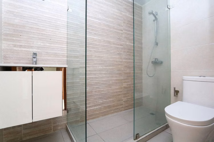 Renta de moderno apartamento en Evaristo Morales - Imagen 4