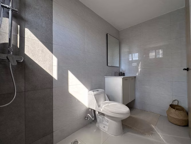  Apartamento en Alquiler en Evaristo Morales. - Imagen 6