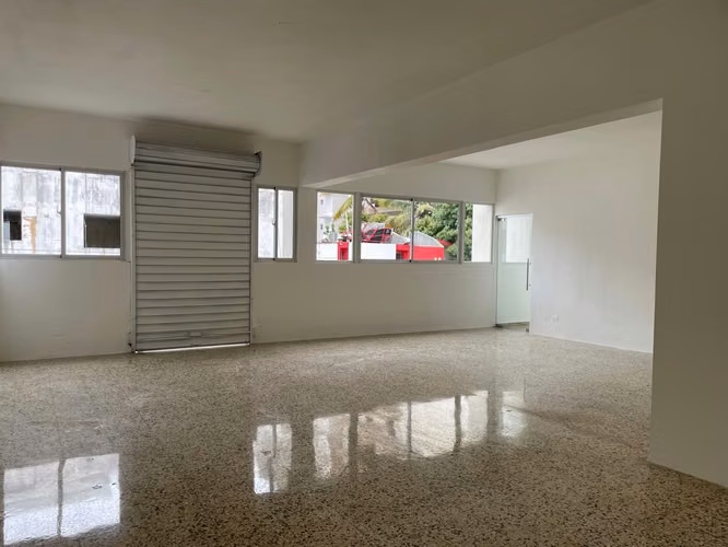 Local Comercial en Alquiler  en Evaristo Morales  - Imagen 13