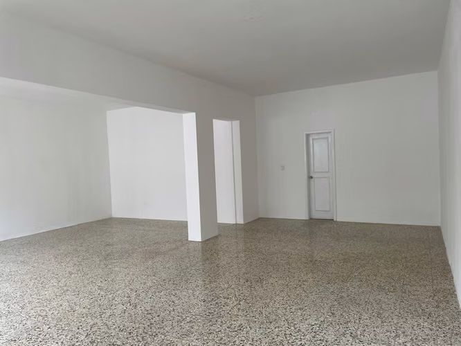 Local Comercial en Alquiler  en Evaristo Morales  - Imagen 11