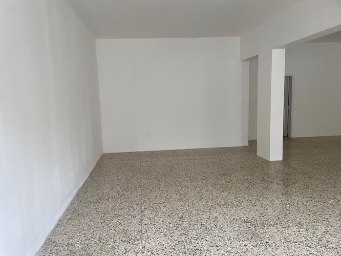 Local Comercial en Alquiler  en Evaristo Morales  - Imagen 9