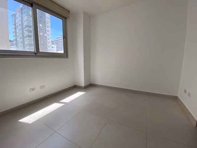 Apartamento en venta en Piantini con área social y 4 parqueos - Imagen 14