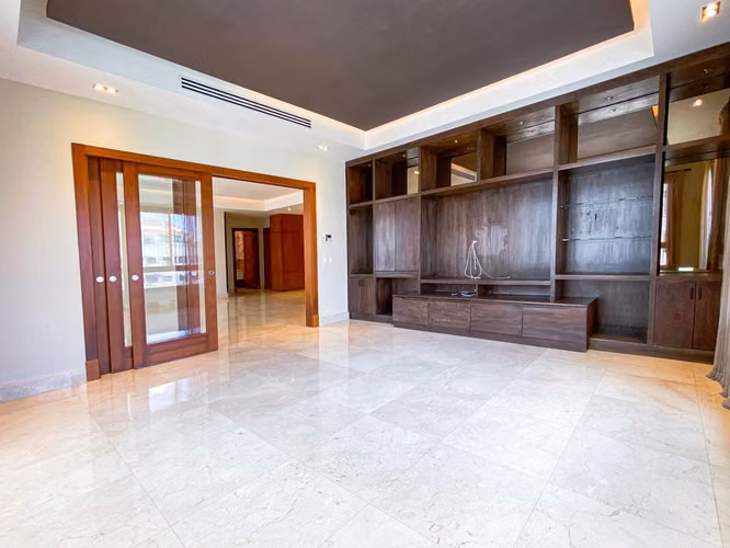 Apartamento en venta en Piantini con área social y 4 parqueos