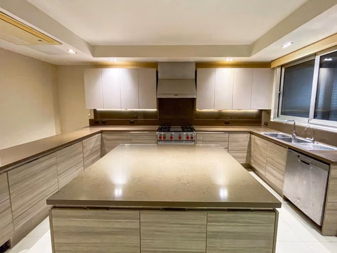 Apartamento en venta en Piantini con área social y 4 parqueos - Imagen 16