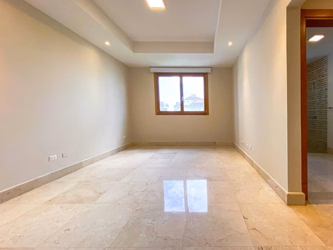 Apartamento en venta en Piantini con área social y 4 parqueos - Imagen 10