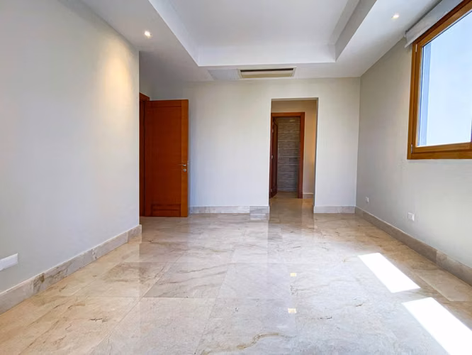 Apartamento en venta en Piantini con área social y 4 parqueos - Imagen 12