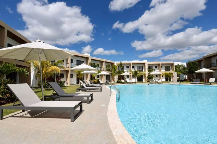APARTAMENTO TIPO Townhouse EN VENTA EN LA ROMANA | CON JACUZZI PRIVADO - Imagen 3