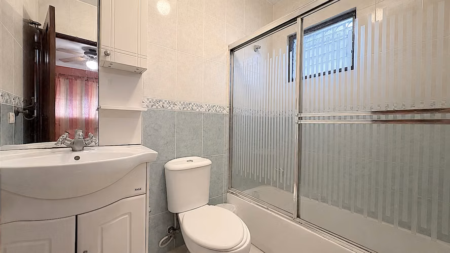  Casa de 2 Niveles en Residencial Cerrado | Amplios Espacios. Próximo a la Embajada Americana. - Imagen 16