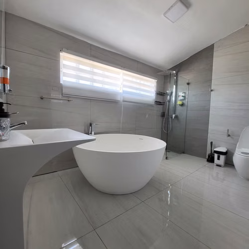 Mansión Elegante en Cerro Alto | Ingresos Mensuales Activos en Airbnb - Imagen 12
