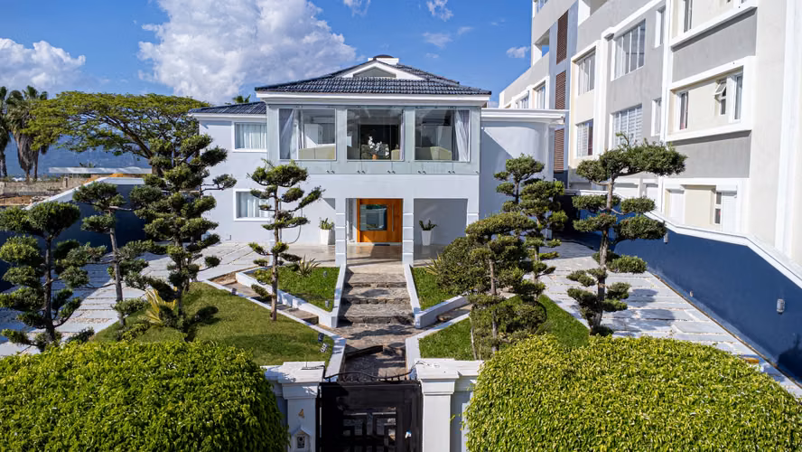Mansión Elegante en Cerro Alto | Ingresos Mensuales Activos en Airbnb